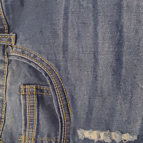 Plus Size Distressed Denim Shorts, Sz XL, Good Stretch - Picture 4 of 7